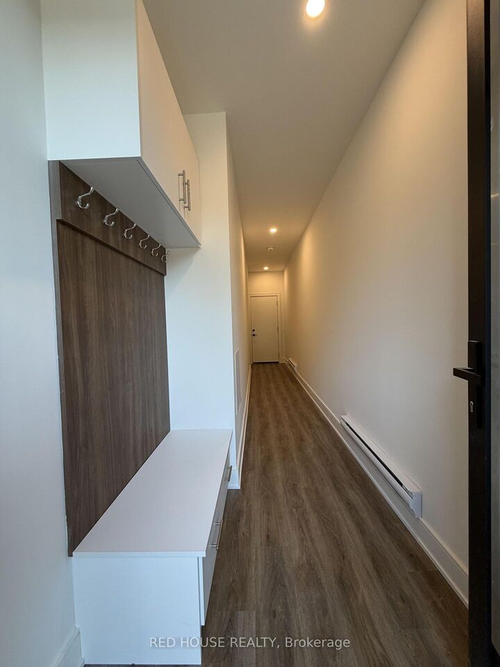 Property Photo:  216 Ellis Avenue  ON L2P 0H2 