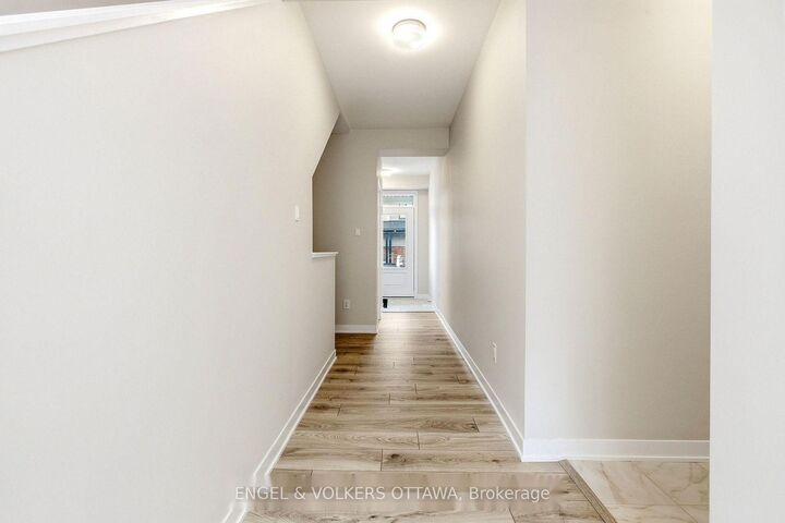 Property Photo:  418 Les Emmerson Drive  ON K2J 4J4 