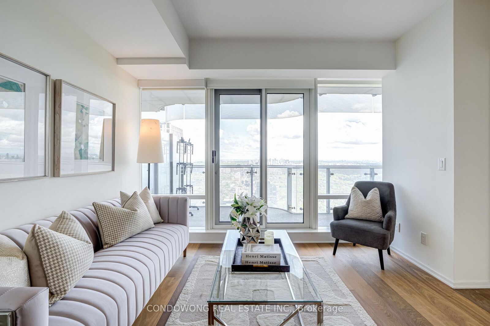 Property Photo:  1 Bloor Street E 4710  ON M4W 1A9 