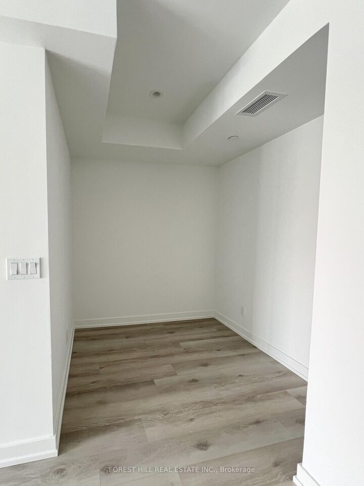 Property Photo:  2000 Bathurst Street 606  ON M5P 0A7 