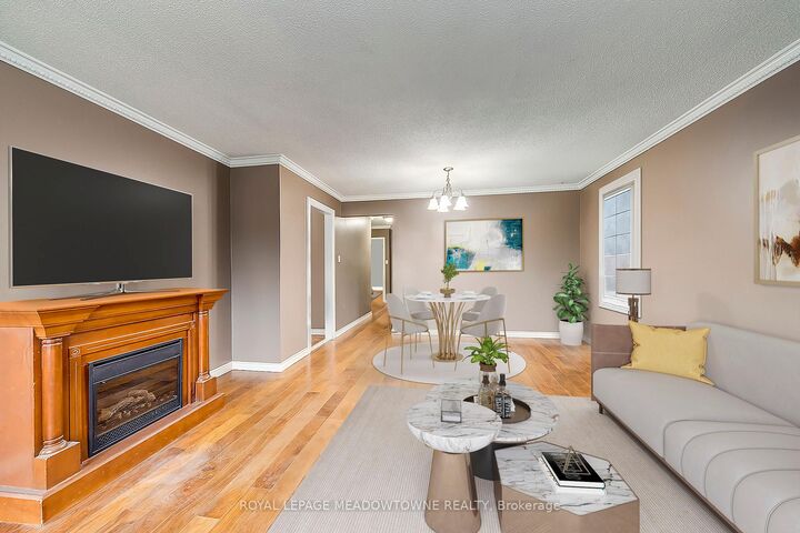 Property Photo:  8 Midhurst Drive  ON M9V 1Z7 