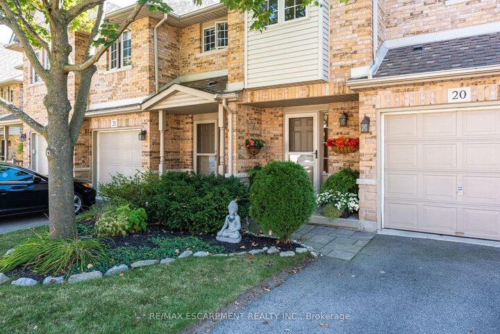 Property Photo: 1276 Silvan Forest Drive 20 ON L7M 4V8