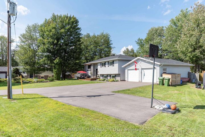 Property Photo:  21 Lisa Crescent  ON K8H 2Z8 