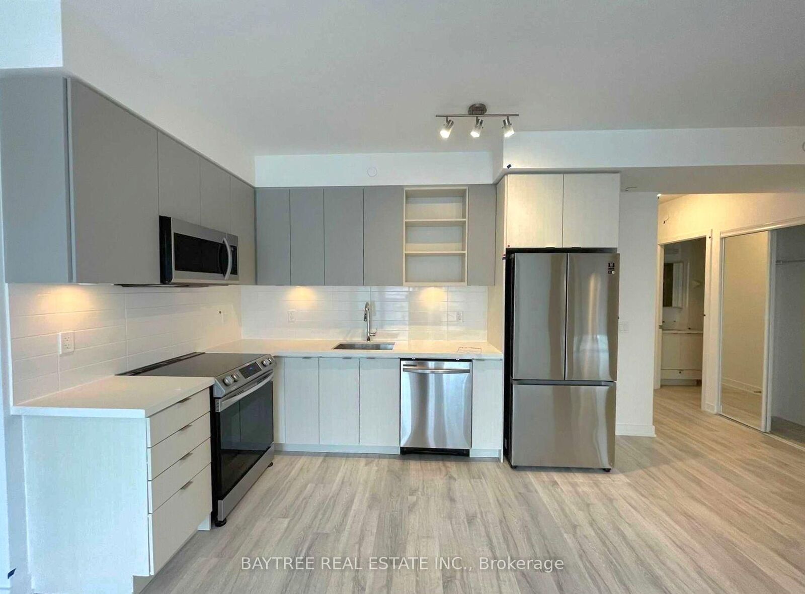 Property Photo:  4675 Metcalfe Avenue 602  ON L5M 0Z8 