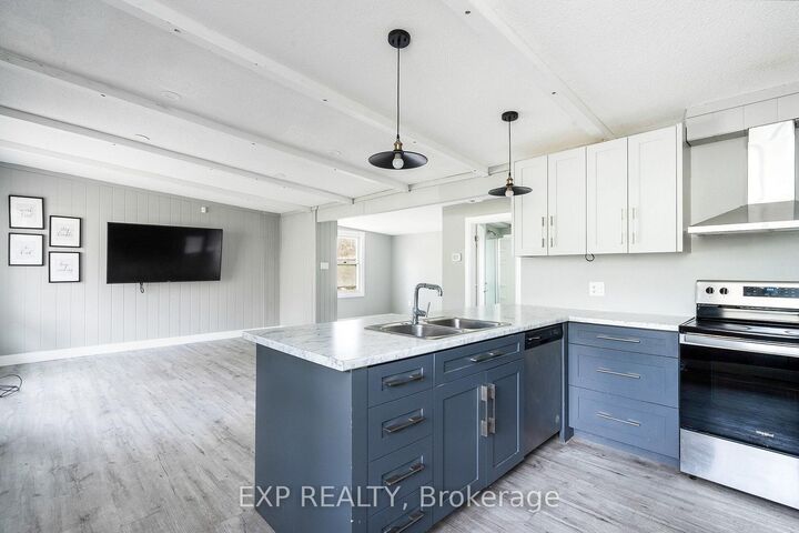 Property Photo:  104 Settlers Way  ON L9Y 0N9 