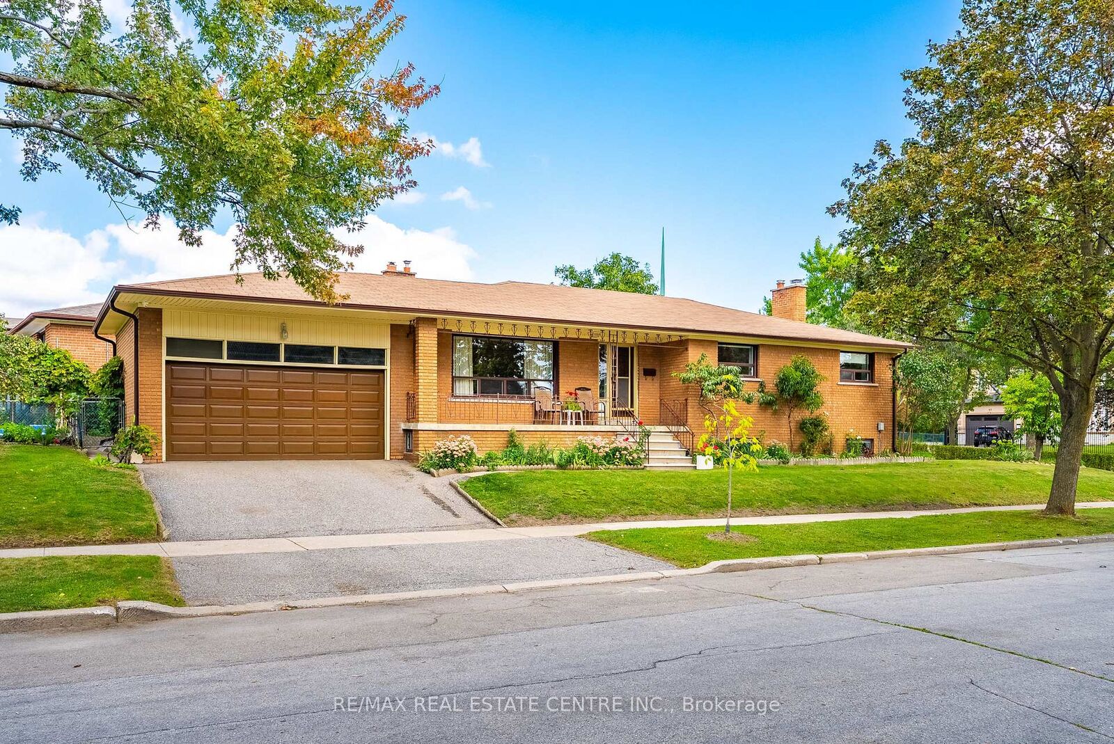 Property Photo:  4 Dunreo Drive  ON M3L 2E9 