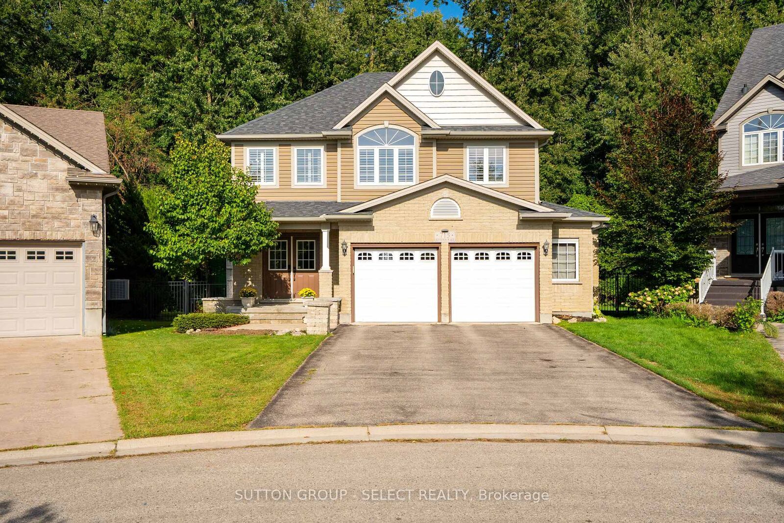Property Photo:  713 Silverfox Place  ON N6G 0G2 