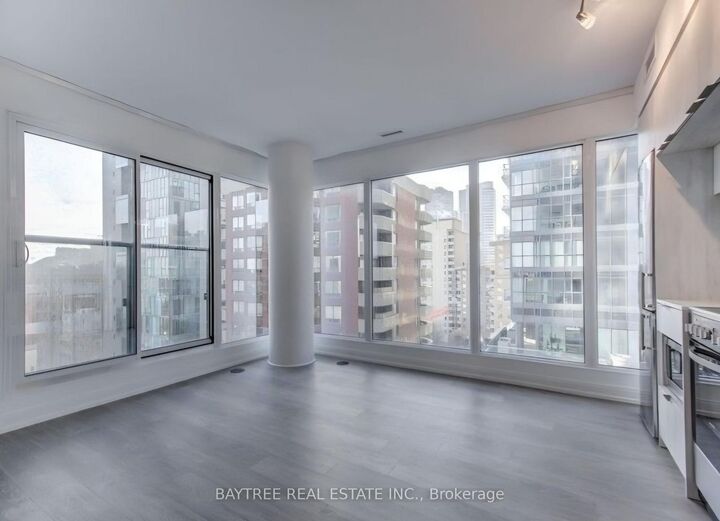 Property Photo:  181 Dundas Street E 3510  ON M5A 0N5 