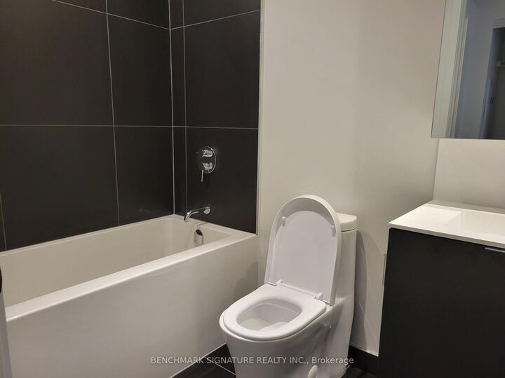 Property Photo:  20 Edward Street 1820  ON M5G 1C9 