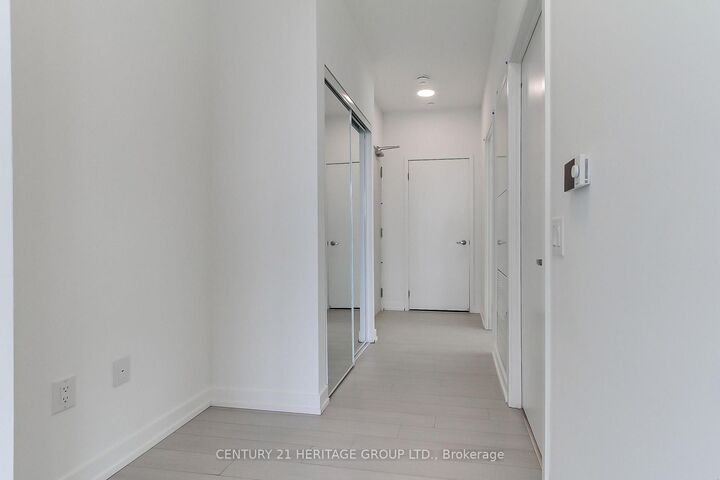 Property Photo:  4010 Eglinton Avenue 1819  ON M9A 0G5 