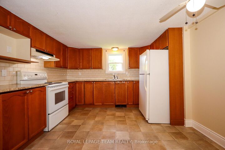 Property Photo:  491 York Street  ON K0C 2K0 