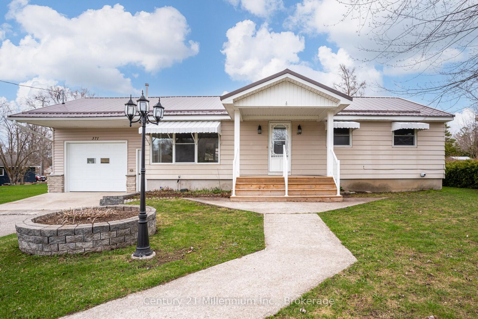 Property Photo:  371 Hunter Street  ON N0H 2T0 