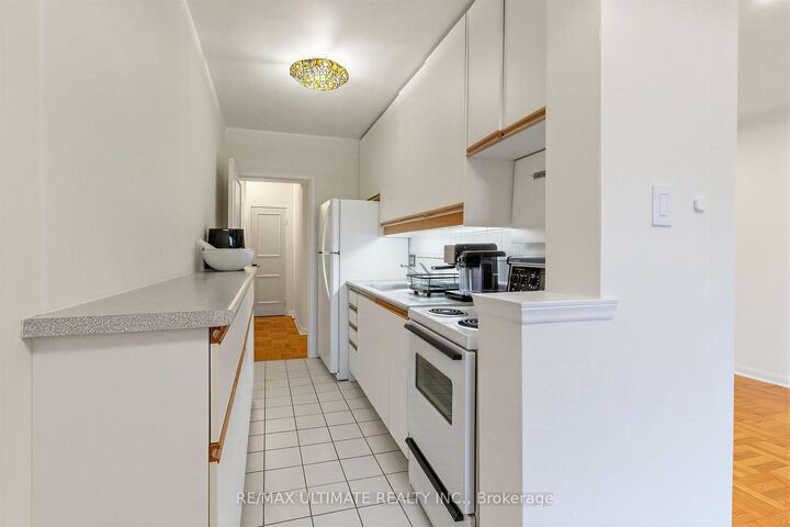 Property Photo:  2 Ridelle Avenue 408  ON M6B 1H4 