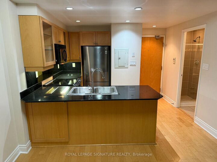 Property Photo: 80 Cumberland Street 1705 ON M5R 3N7