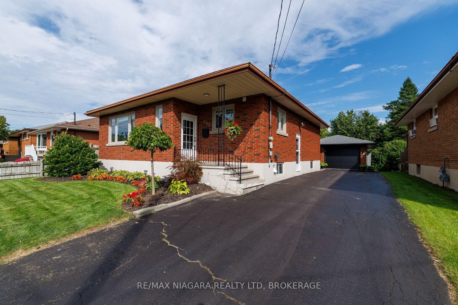 Property Photo:  393 Wellington Street  ON L3K 2K5 