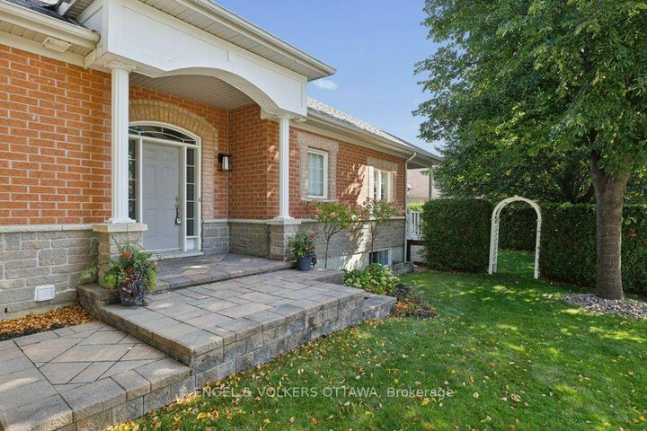Property Photo:  5 Goldora Private  ON K2T 1K8 
