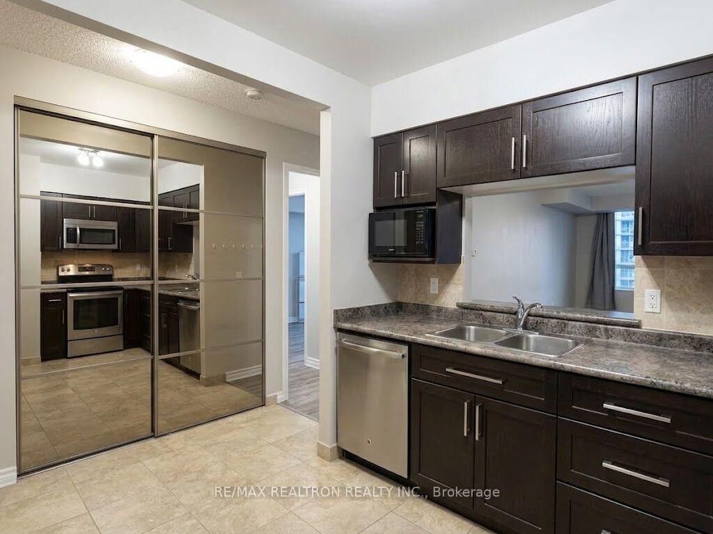 Property Photo:  238 Doris Avenue 1811  ON M2N 6W1 