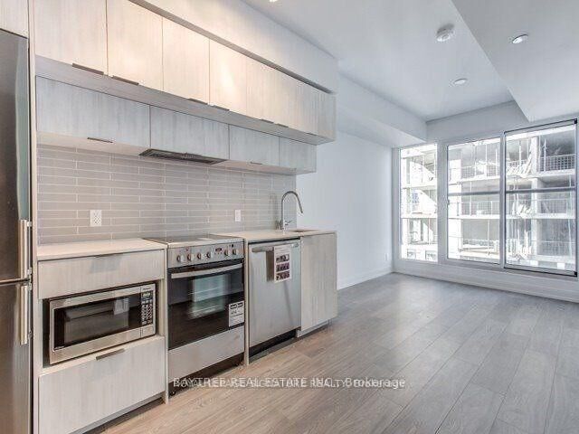 Property Photo:  181 Dundas Street E 3215  ON M5A 0N5 