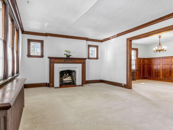 Property Photo:  