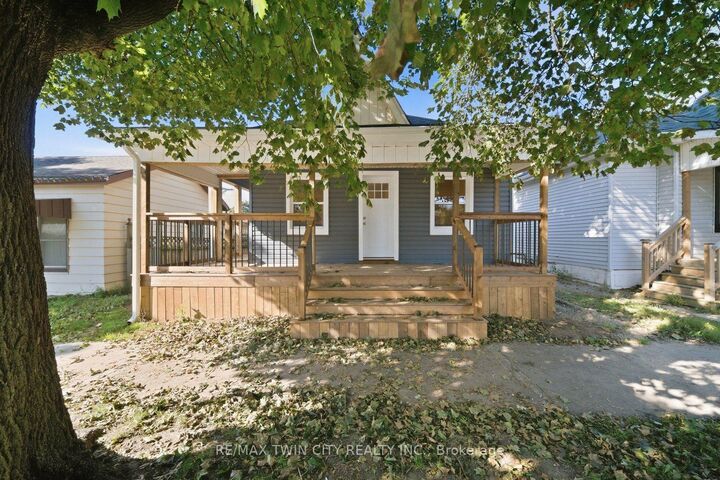 Property Photo:  140 Pearl Street  ON N3T 3P4 