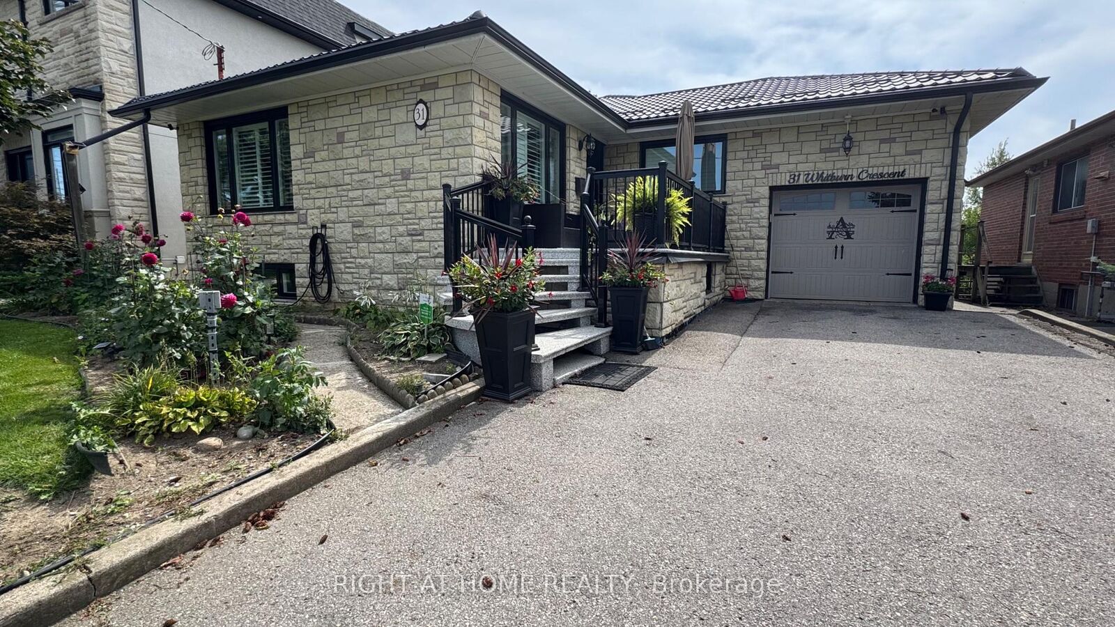 Property Photo:  31 Whitburn Crescent Lower Level  ON M3M 2S3 