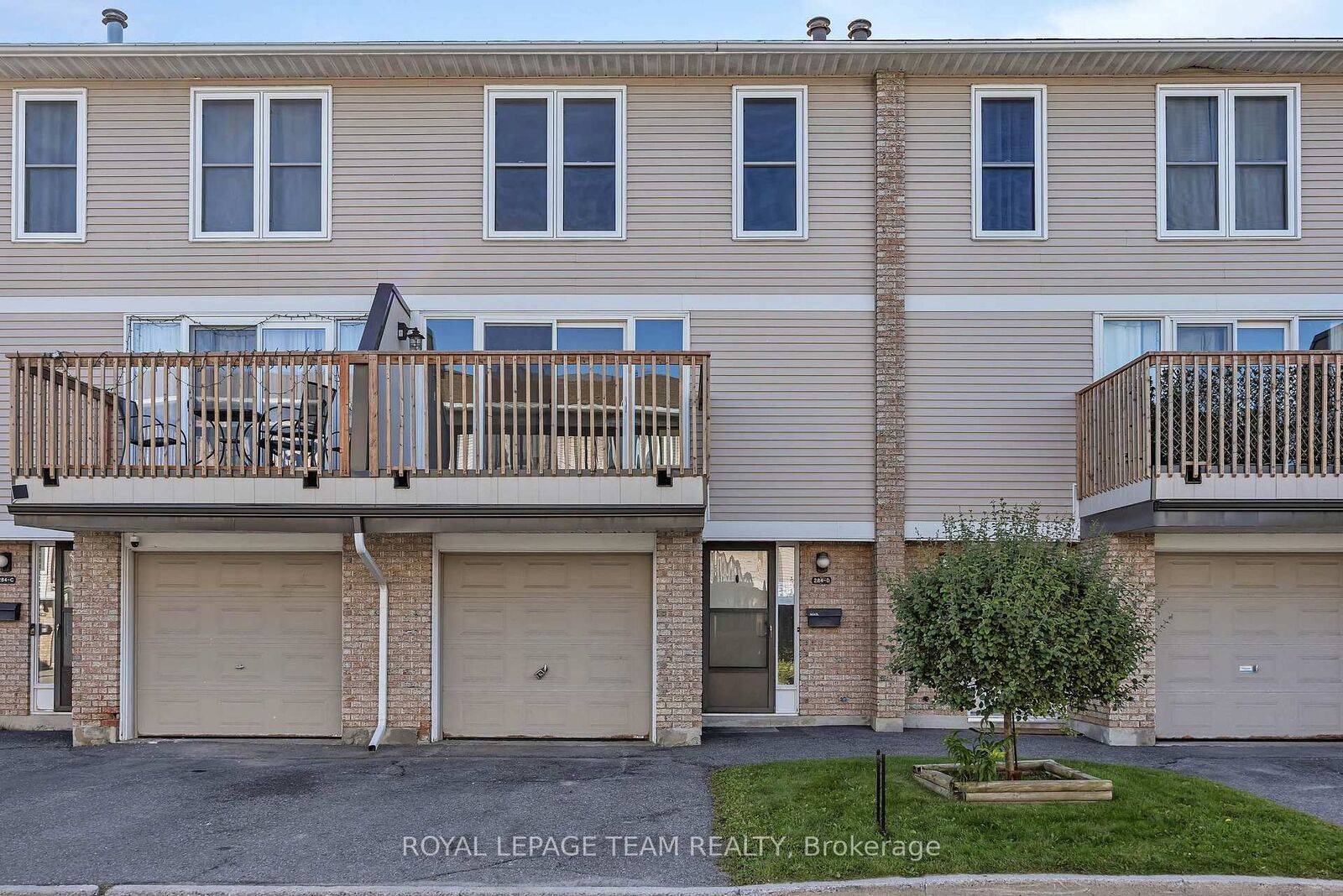 Property Photo:  284 Dalehurst Drive D  ON K2G 4J5 