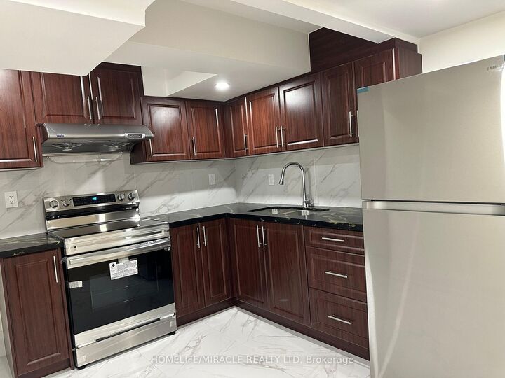 Property Photo:  11 Cresswell Drive  ON L6Y 2T5 