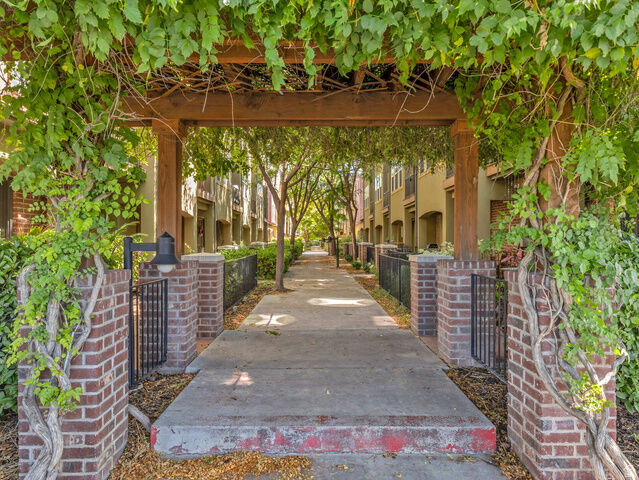 Property Photo:  180 W Barry Links Way  UT 84115 
