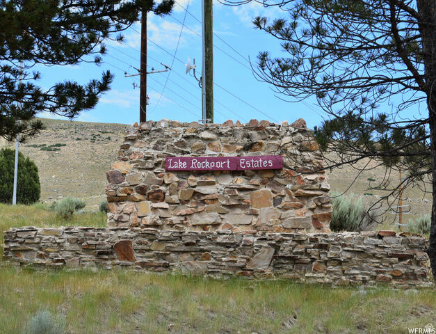 Property Photo: 226 Oakview Dr 226 UT 84098