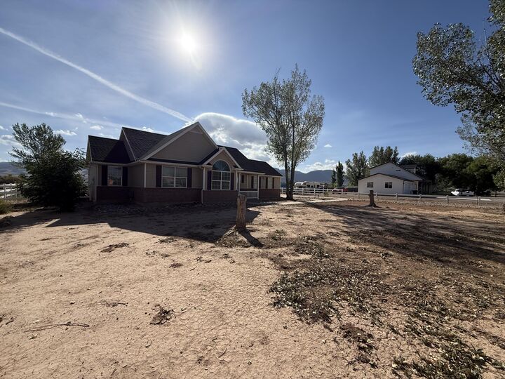 Property Photo: 4212 N Quarterhorse Dr UT 84721