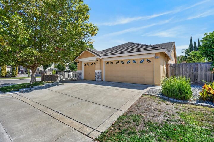 Property Photo:  6216 Ravenna Way  CA 95757 