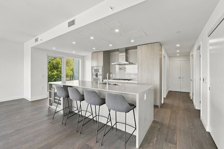 Property Photo:  4908 Cambie Street 502  BC V5Z 0K1 