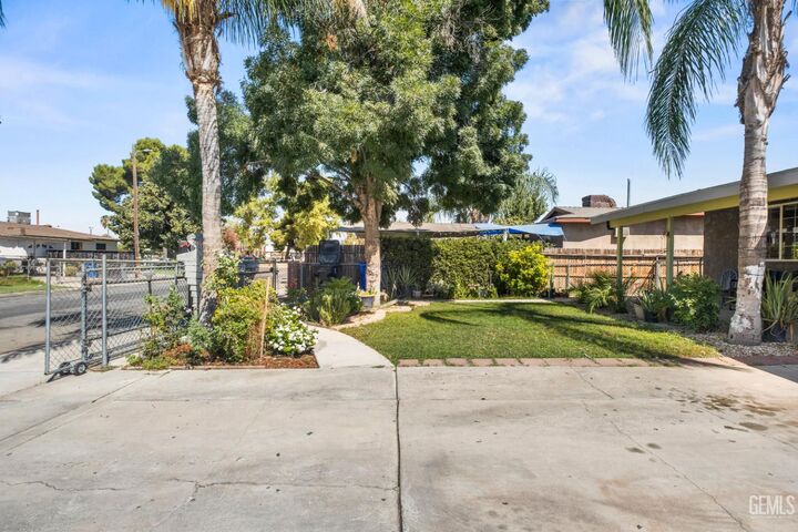 Property Photo:  509 Larry Street  CA 93307 