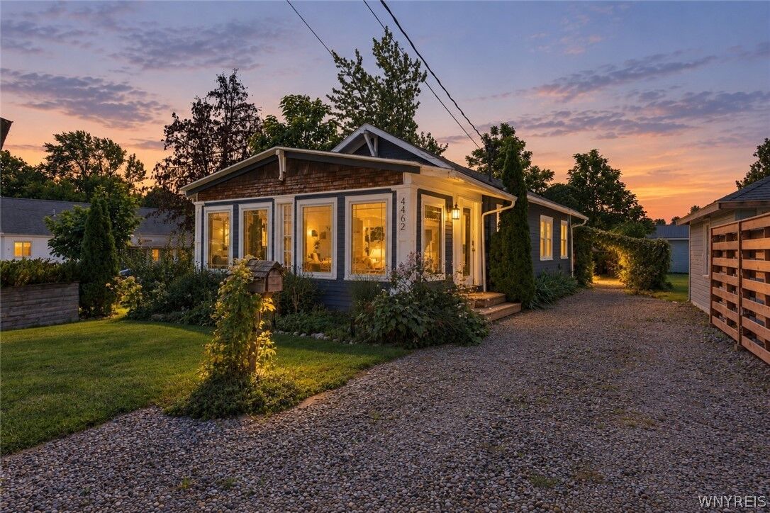 Property Photo:  4462 Windsor Terrace  NY 14075 