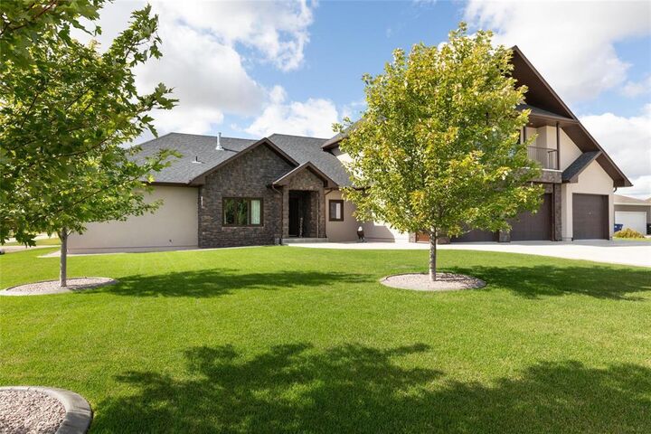 Property Photo:  6 Oakwood Place  MB R5G 2M9 
