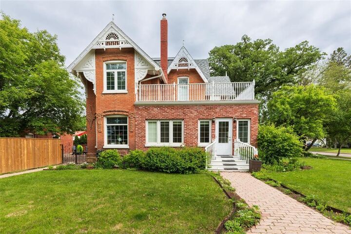 Property Photo: 33 2nd Avenue Southeast MB R0G 0J0