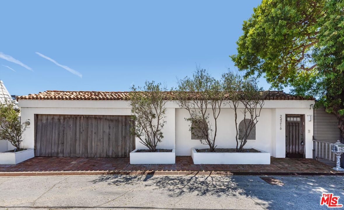 Property Photo:  24216 Malibu Rd  CA 90265 