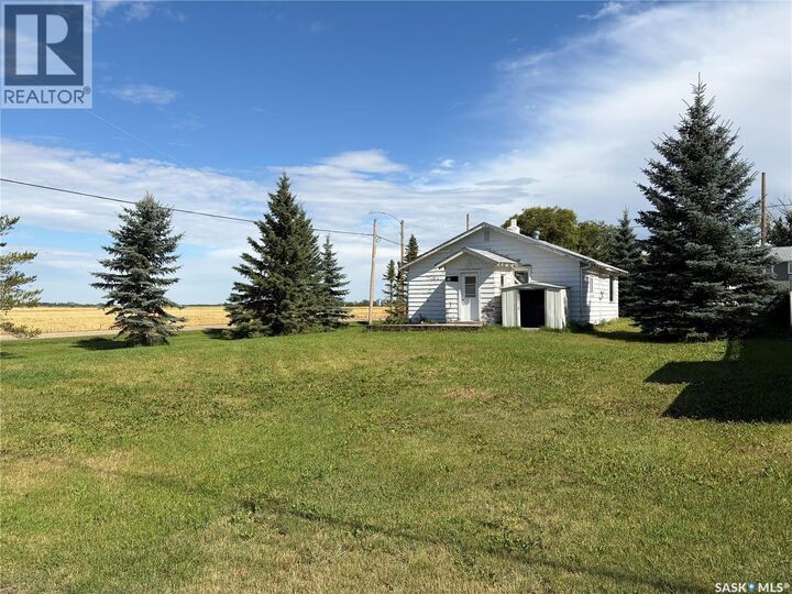 Property Photo:  110 7th Avenue  SK S0K 0A0 