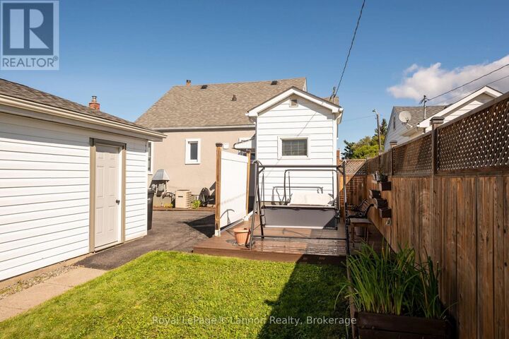 Property Photo:  234 Christina Street East  ON P7E 4N7 