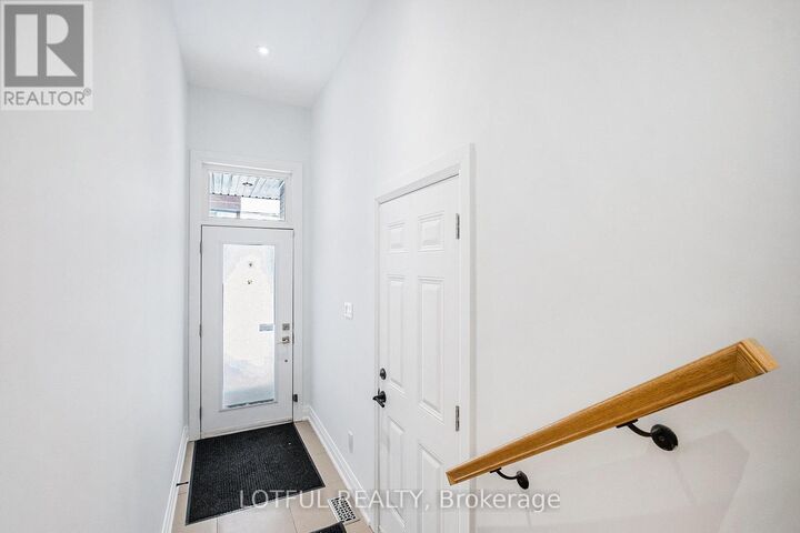 Property Photo:  58 Young Street A  ON K1S 3H9 