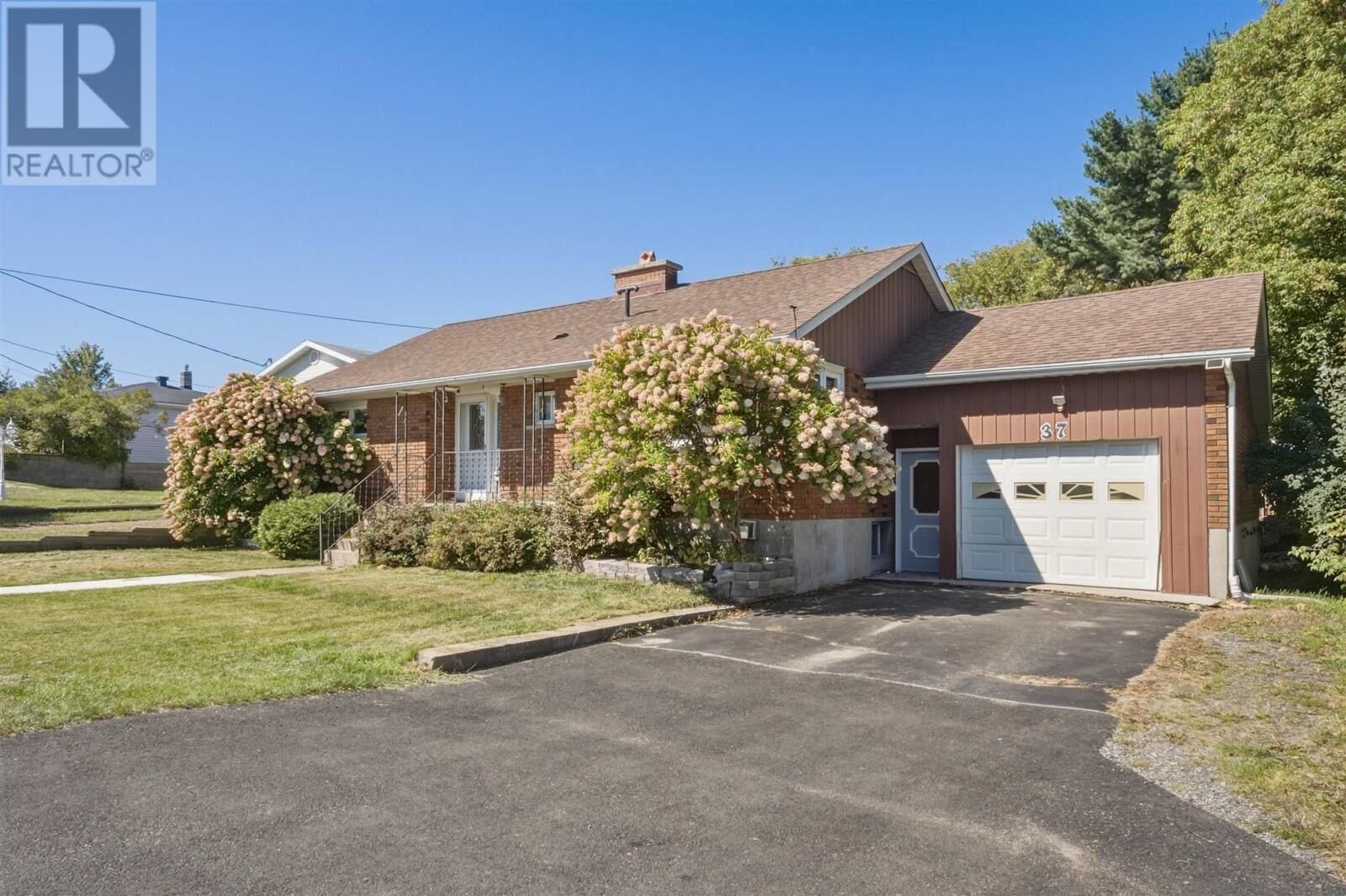 Property Photo:  37 Huron Ave  ON P0R 1B0 