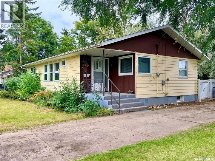 Property Photo: 6011 5th Street W SK S0K 2H0