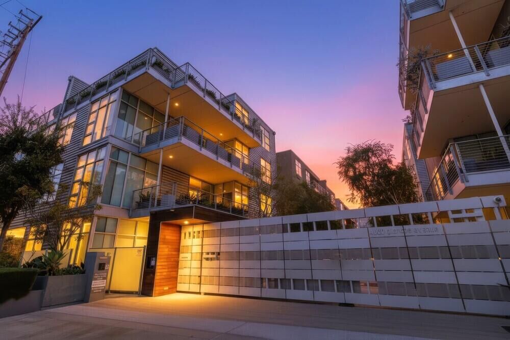 Property Photo: 4080 Glencoe Avenue 408 CA 90292