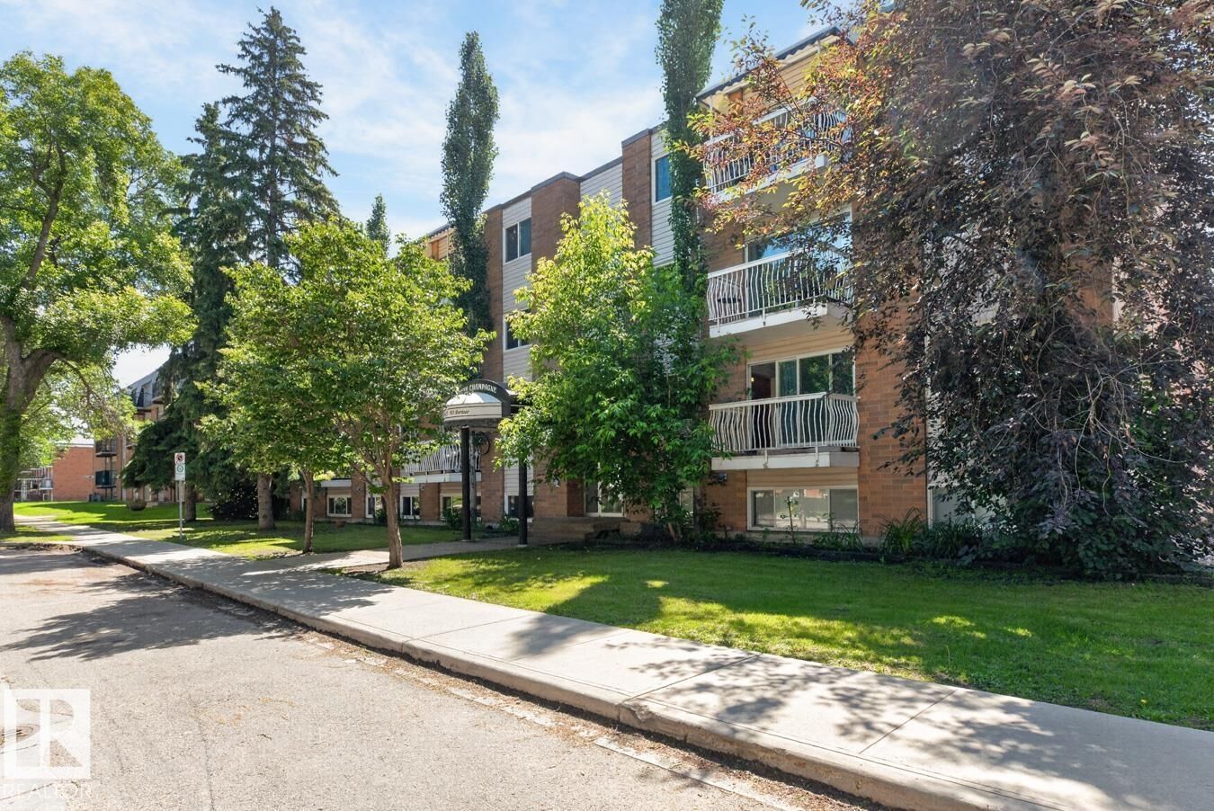 Property Photo:  10625 83 Avenue NW 402  AB T6E 2E3 