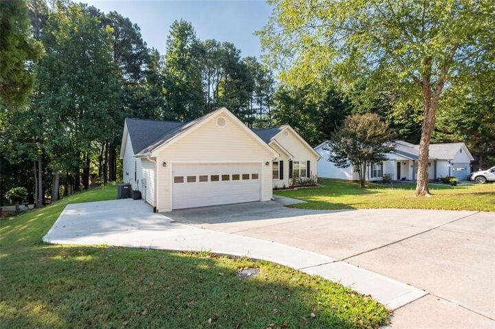 Property Photo: 2670 Fort Apachee Trail GA 30019