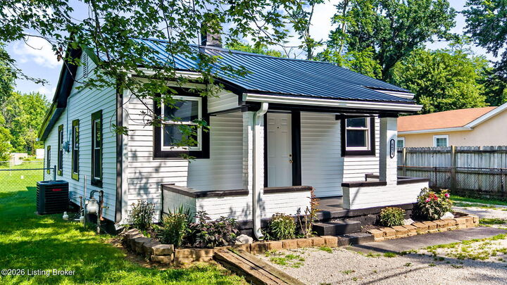 Property Photo: 6674 Rutledge Rd KY 40258