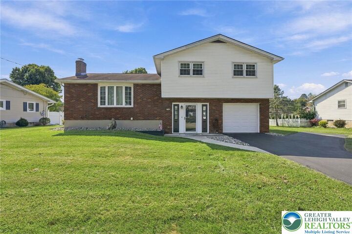 Property Photo: 1543 Stoke Park Road PA 18017