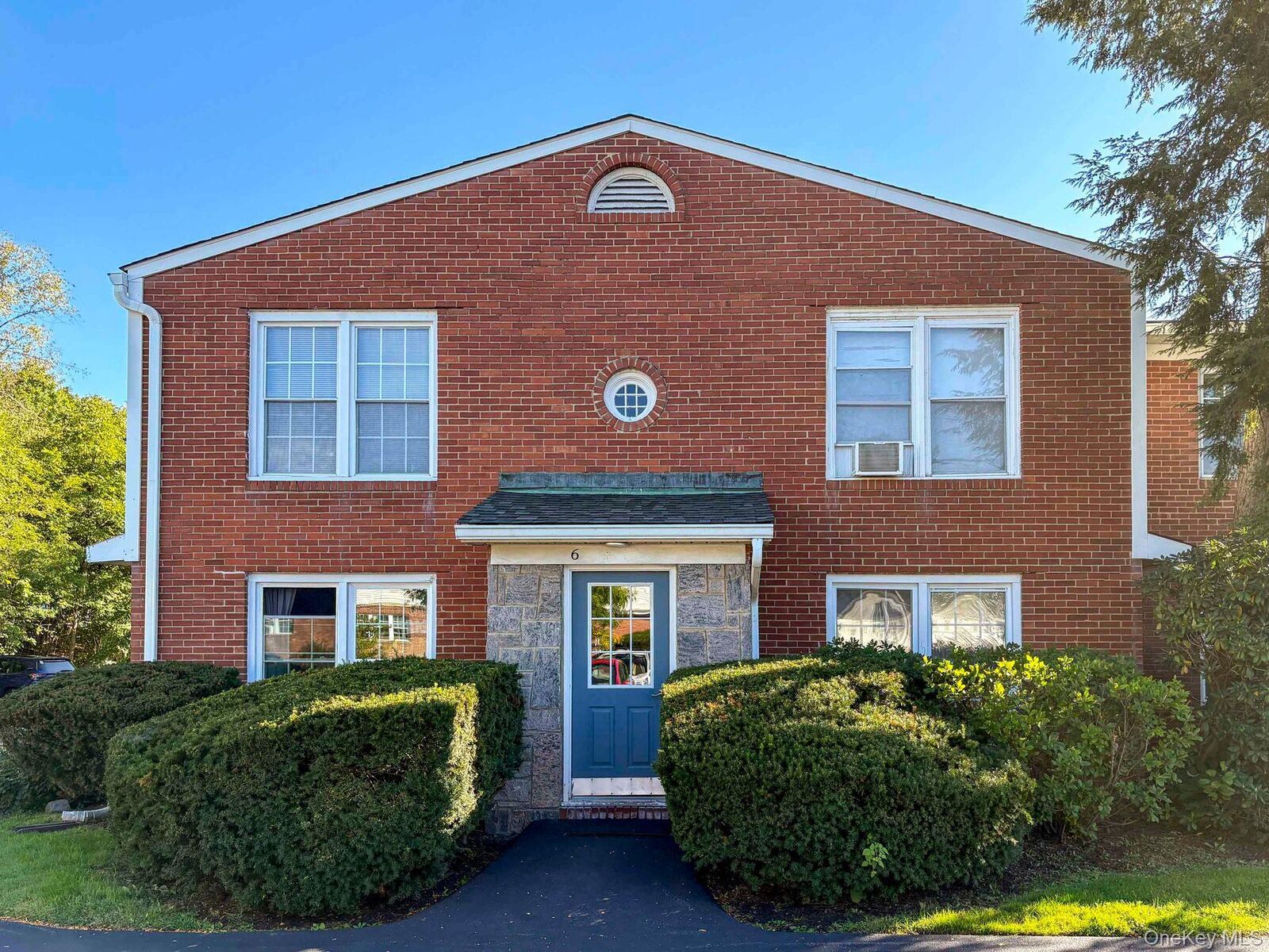 Property Photo:  6 Huguenot Street 4  NY 12561 