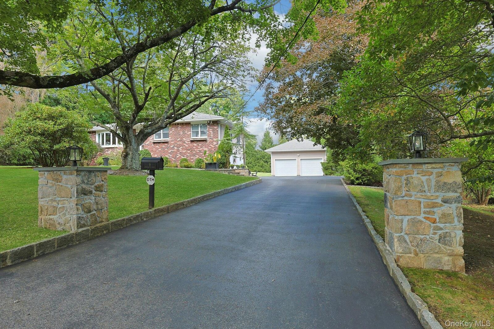 Property Photo:  9 Stonegate Road  NY 10595 