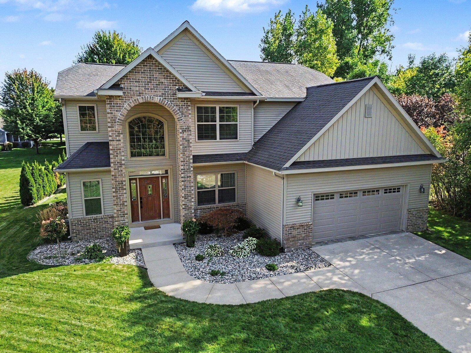 Property Photo:  2804 Hollyberry  MI 48642 